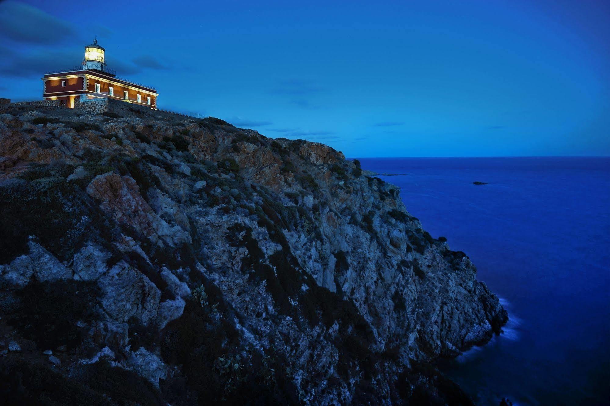 Faro Capo Spartivento Chia Esterno foto