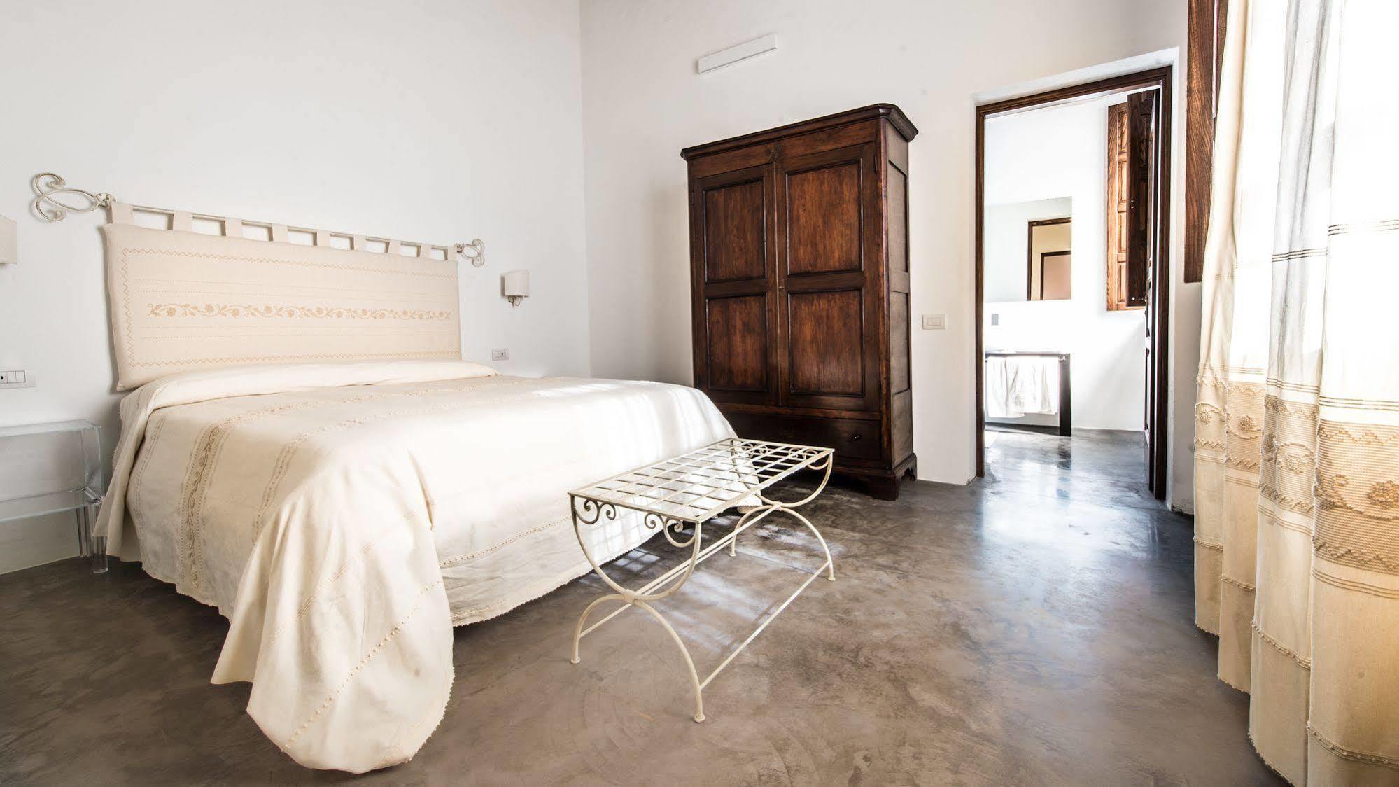 Faro Capo Spartivento Chia Esterno foto
