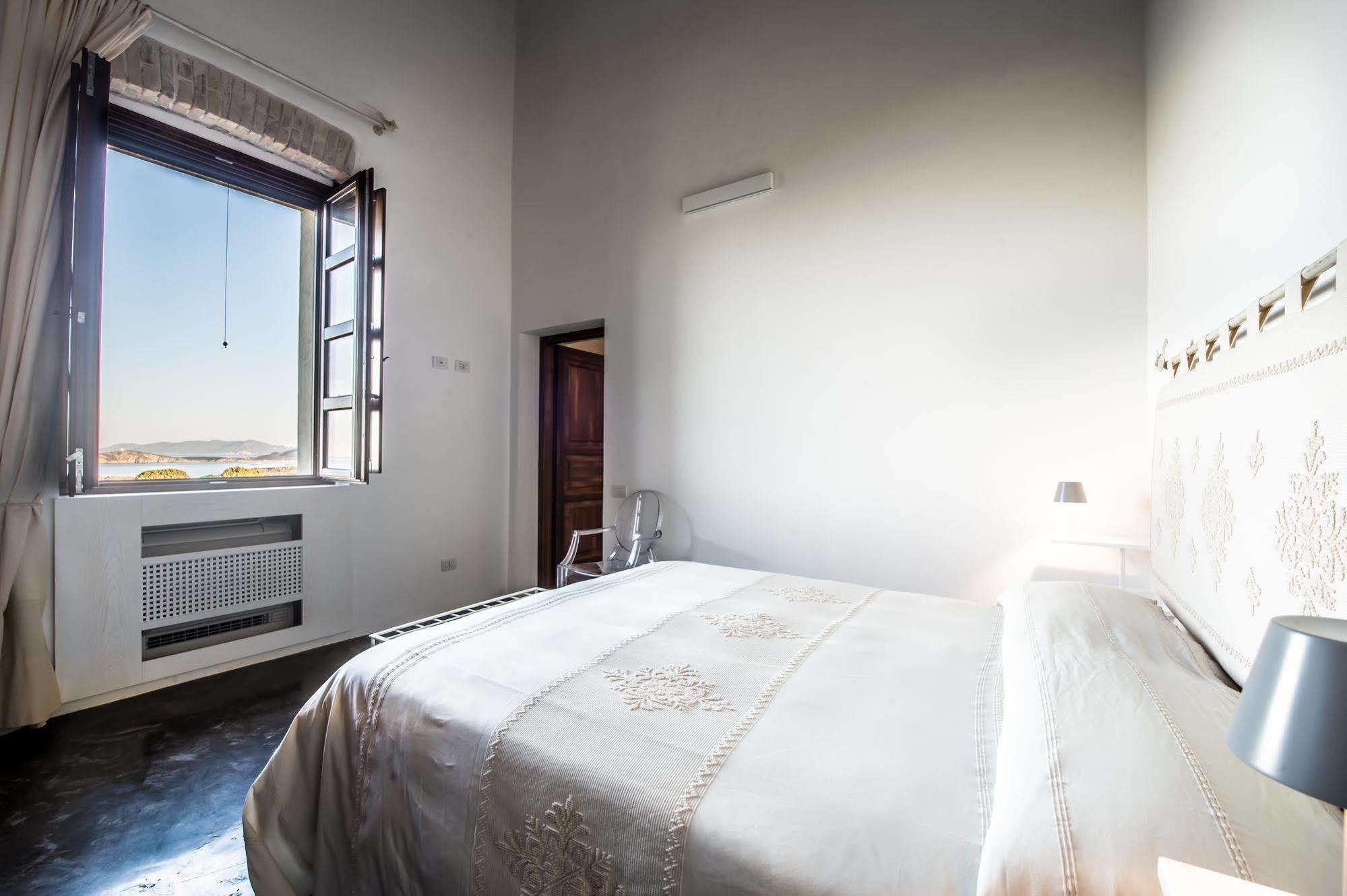 Faro Capo Spartivento Chia Esterno foto